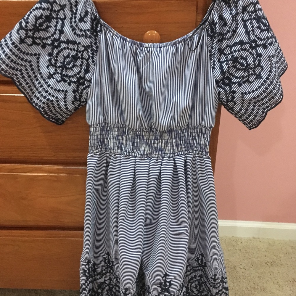 Blue and white striped dress w pockets! - Picture 3 of 4